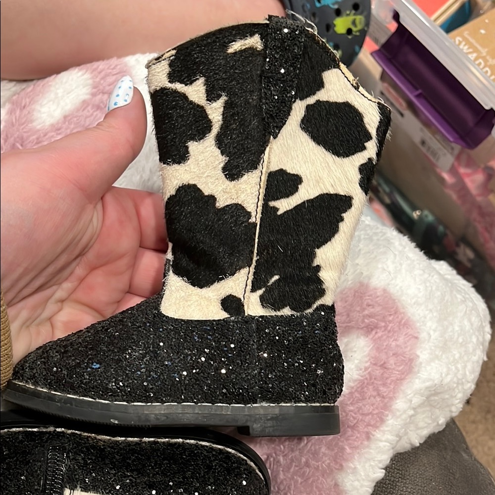 B35 A Bear Co Glitter Cow Print Boots— GUC